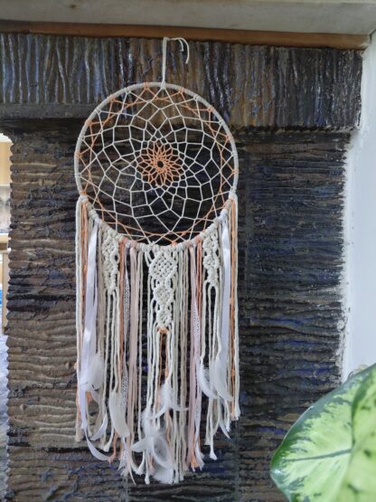 Macramé lapač snů v krémové - lososové 30x70cm