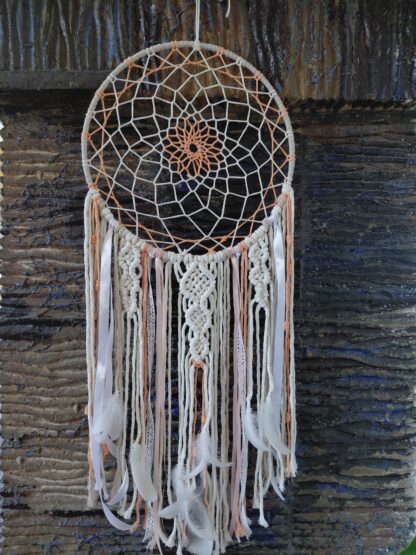 Macramé lapač snů v krémové - lososové 30cm
