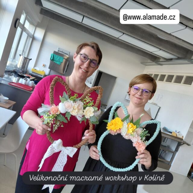Druhý velikonoční macramé workshop v Kolíně je za námi a já se dmu pýchou, jaké výtvory si účastnice zase dnes vyrobily! Moc šikovné byly i dětičky. 
No není to krása? 😎🙏

Mockrát děkuji všem za milou účast a přeji veselé Velikonoceee!🐣

Alena Pospíšilová 
Alamade Macramé 
www.alamade.cz

#workshopy
#macrameworkshop
#velikonocnitvoreni #velikonocnidekorace #kolin #macramedekorace #handmade #zajicek #velikonocniworkshop
